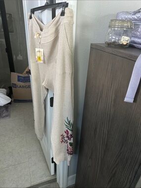 Johnny Was Cream Knit Embroidered Joggers